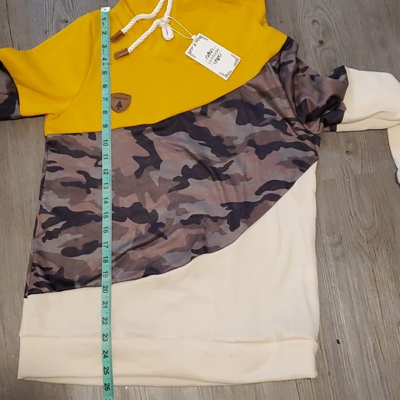 La Mode | Camouflage Contrast Hoodie - Picture 6 of 6